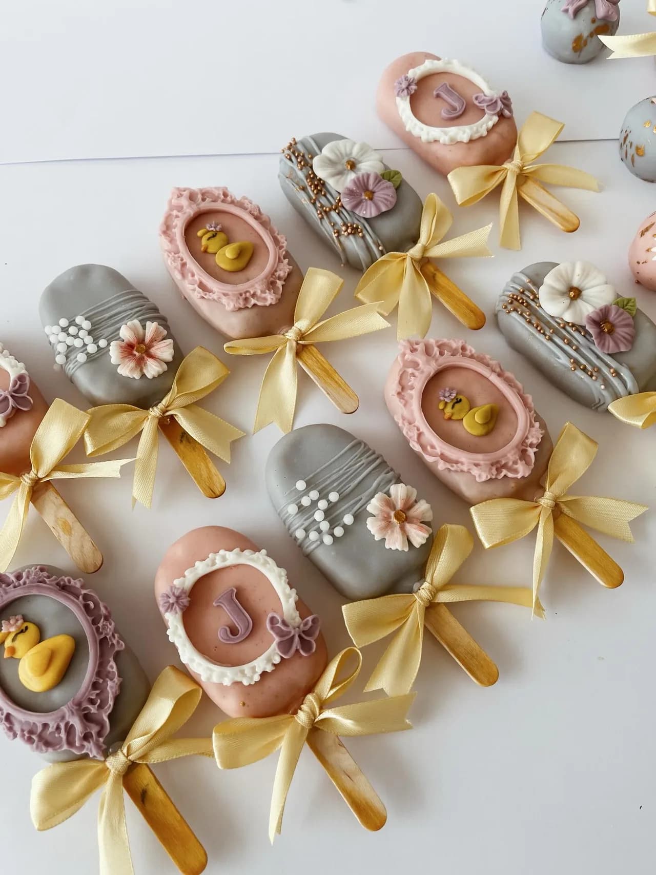 Cakesicles com laços